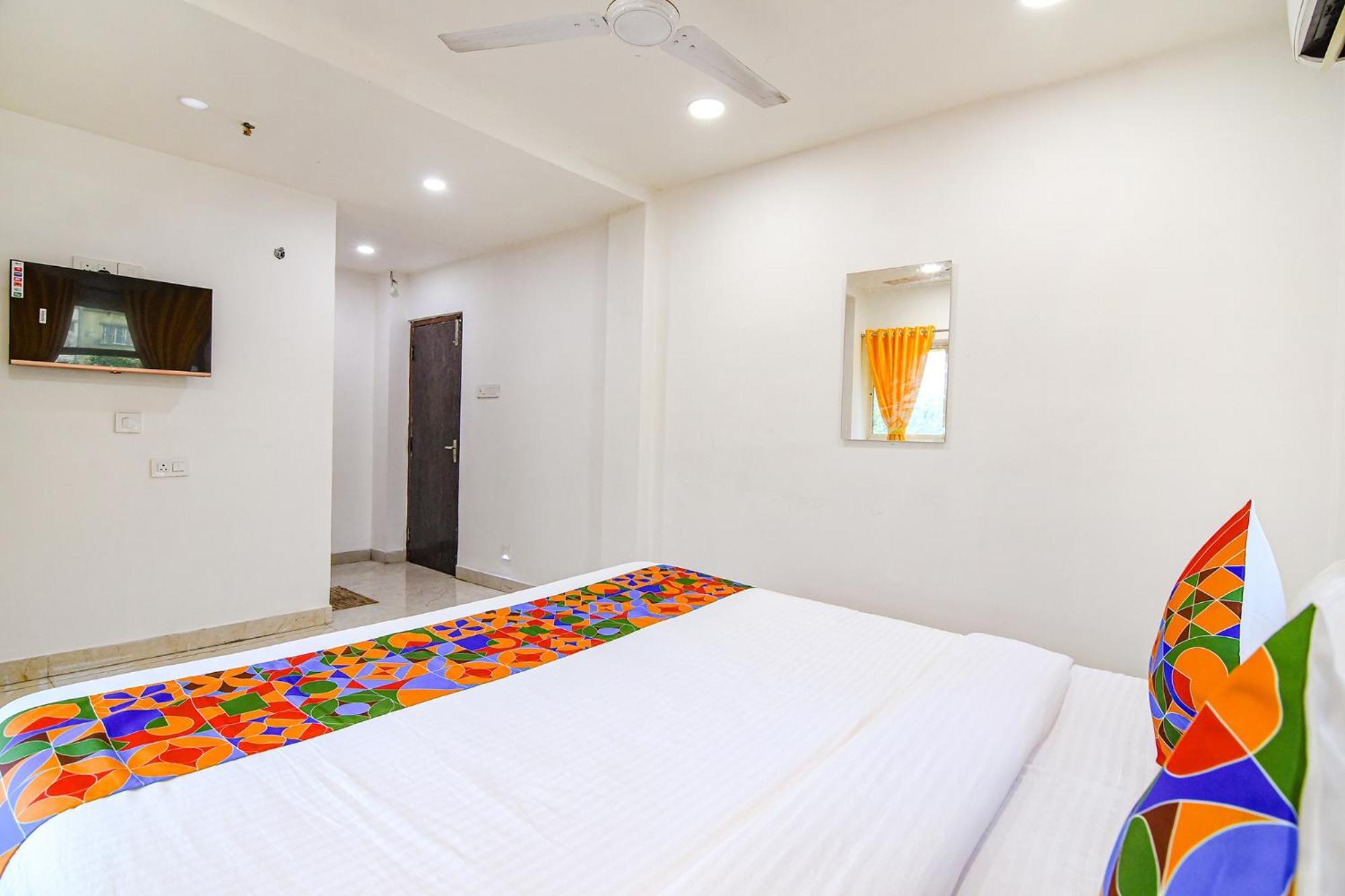 Fabhotel Grand Hazra Inn - Nr Ballygunge Station โกลกาตา ภายนอก รูปภาพ