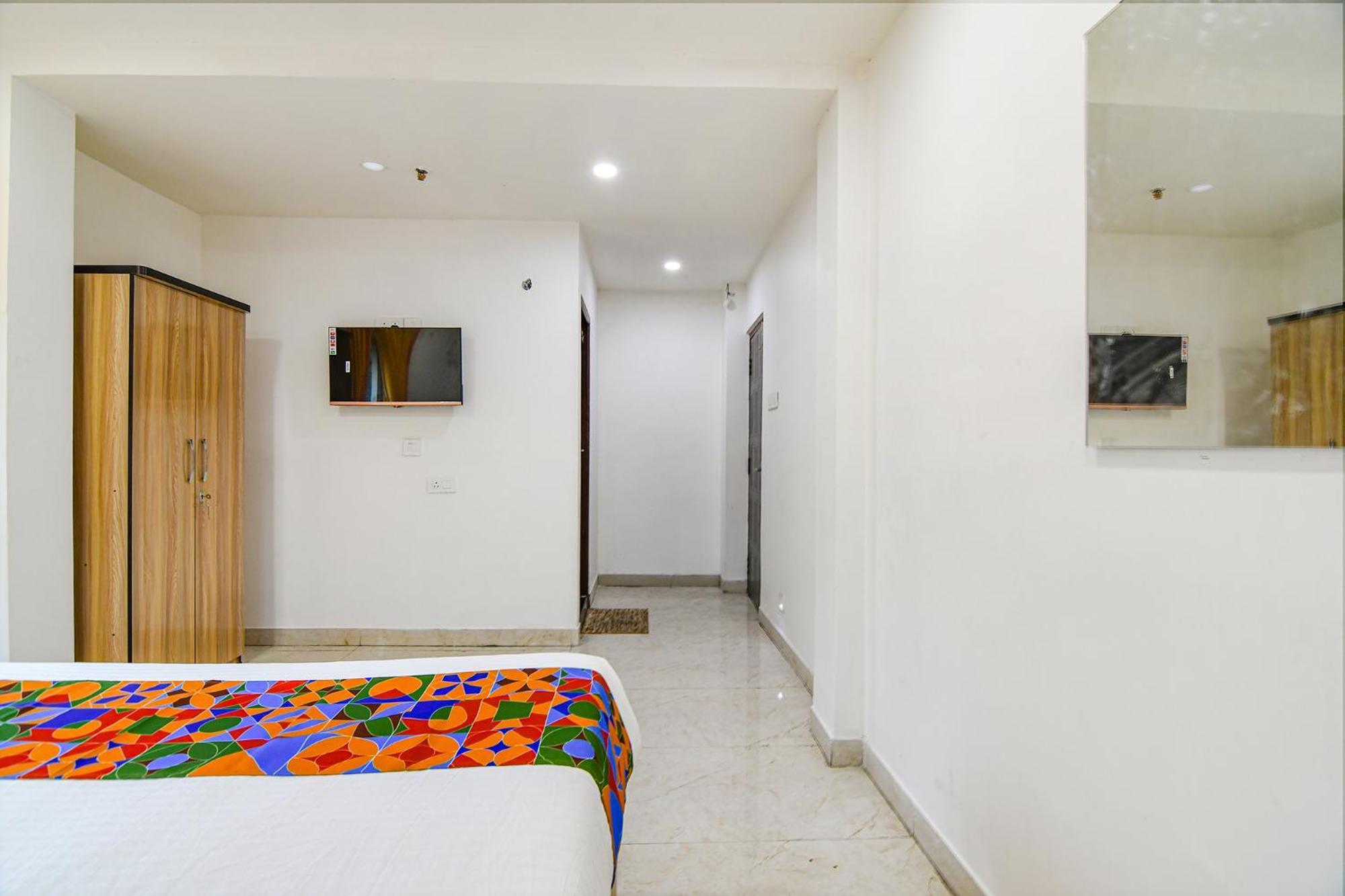 Fabhotel Grand Hazra Inn - Nr Ballygunge Station โกลกาตา ภายนอก รูปภาพ